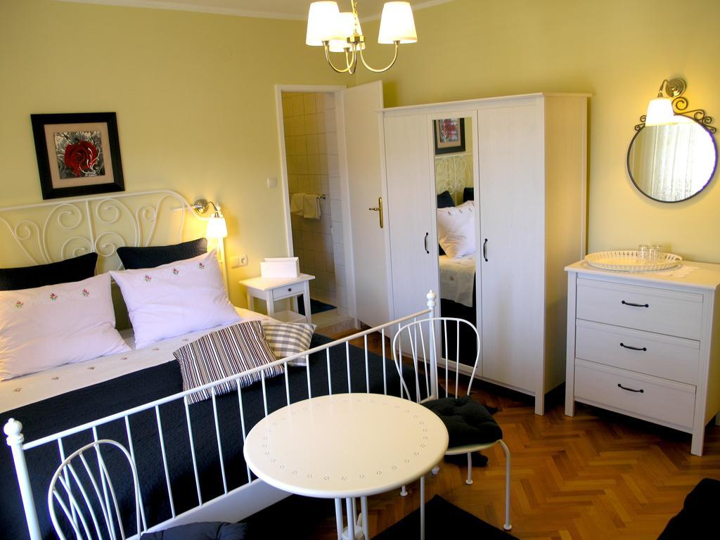 House Rozi Hotel Palit Room photo