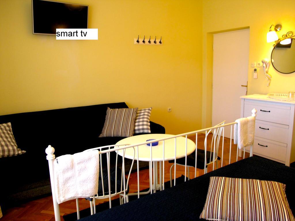 House Rozi Hotel Palit Room photo